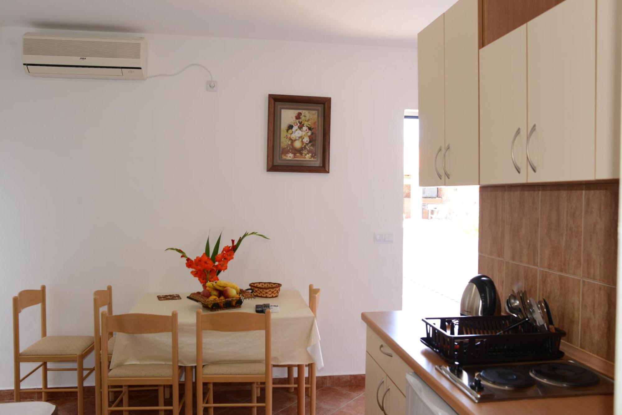 Apartments Vila Lazarevic Tivat Quarto foto